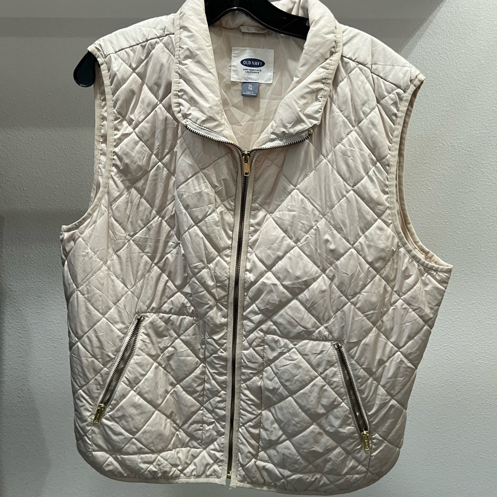 Old Navy Women's Cream Quilted Vest